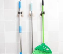 Bezem Houder - Zelfklevend - Zilverkleurig -Tuingereedschaps Winkel 1200x1022 2