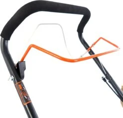 FUXTEC Grasmaaier Benzine - 46cm - Zelfrijdend / Zelftrekkend / Achterwielaandrijving - Mulchfunctie - Opvangbak 50L - FX-RM4646 20 FUXTEC Grasmaaier Benzine - 46cm - Zelfrijdend / Zelftrekkend / Achterwielaandrijving - Mulchfunctie - Opvangbak 50L - FX-RM4646 -Tuingereedschaps Winkel 1200x1150