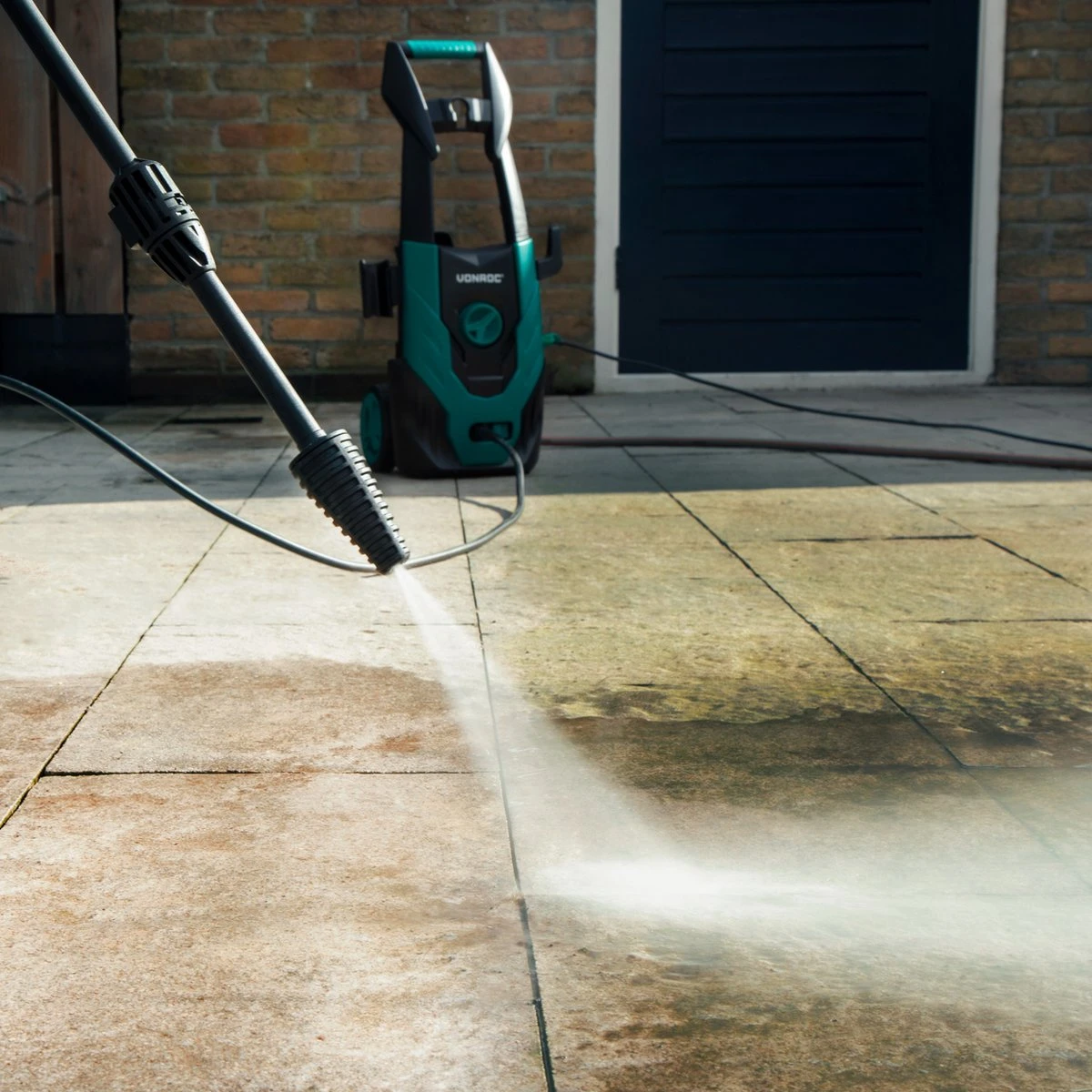 VONROC Hogedrukreiniger V14-2 - 1400W – 110 Bar – 390 L/h – Incl. 5m Slang, Reinigingsmiddelen Flesje, Terrasreiniger En Meer 8 VONROC Hogedrukreiniger V14-2 - 1400W – 110 Bar – 390 L/h – Incl. 5m Slang, Reinigingsmiddelen Flesje, Terrasreiniger En Meer - Afbeelding 6