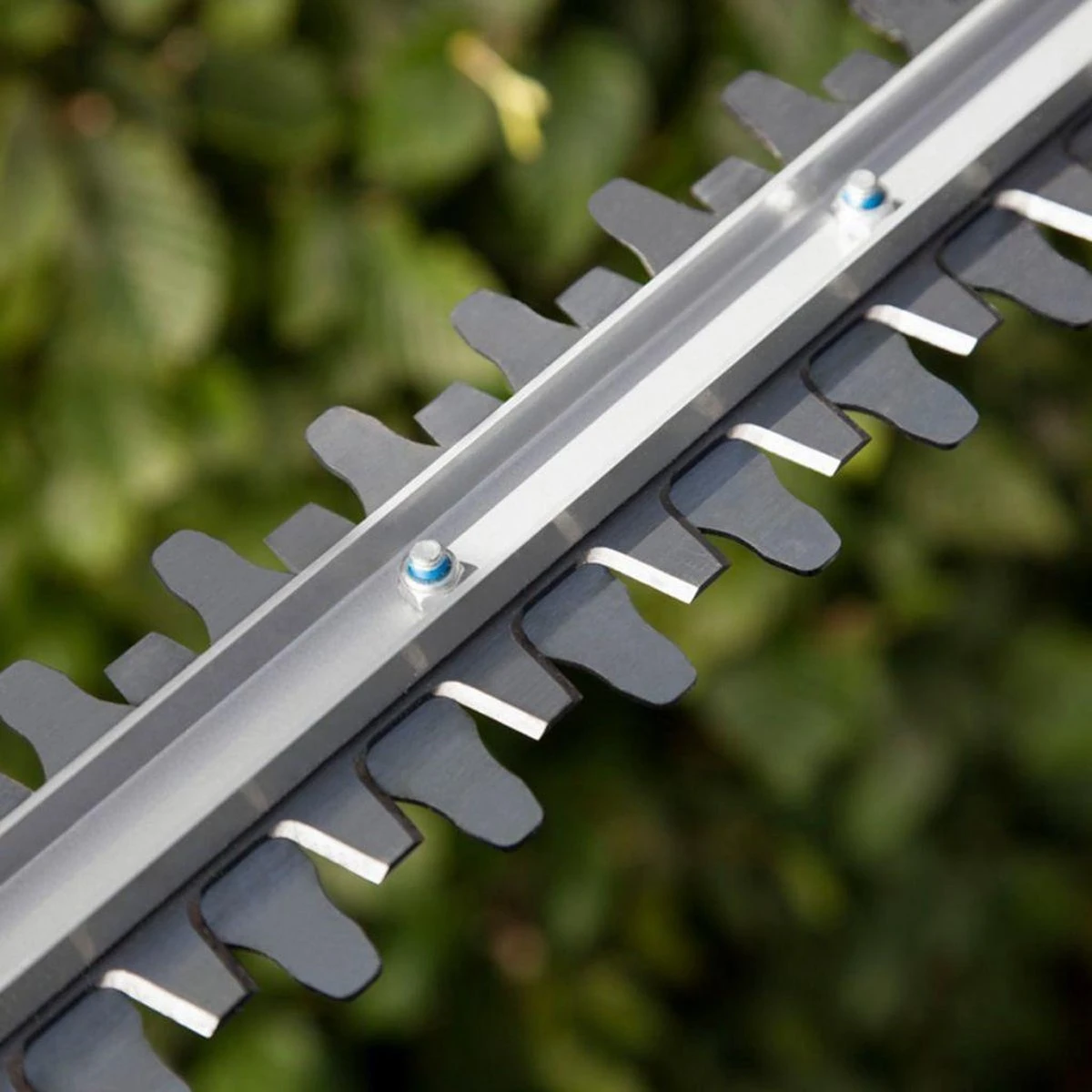 GARDENA - EasyCut 420/45 - Heggenschaar (gemotoriseerd) - Meslengte 45cm - Tandmes Opening 18mm 6 GARDENA - EasyCut 420/45 - Heggenschaar (gemotoriseerd) - Meslengte 45cm - Tandmes Opening 18mm - Afbeelding 4