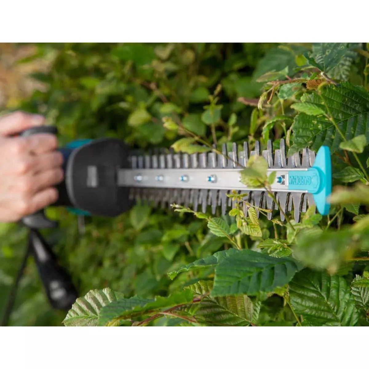 GARDENA - EasyCut 420/45 - Heggenschaar (gemotoriseerd) - Meslengte 45cm - Tandmes Opening 18mm 7 GARDENA - EasyCut 420/45 - Heggenschaar (gemotoriseerd) - Meslengte 45cm - Tandmes Opening 18mm - Afbeelding 5