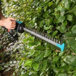 GARDENA - EasyCut 420/45 - Heggenschaar (gemotoriseerd) - Meslengte 45cm - Tandmes Opening 18mm 15 GARDENA - EasyCut 420/45 - Heggenschaar (gemotoriseerd) - Meslengte 45cm - Tandmes Opening 18mm -Tuingereedschaps Winkel 1200x1200 248