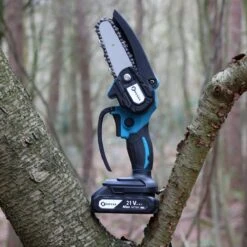 NovarGarden® Mini Kettingzaag NG1 - Met 2x Accu - Takkenzaag - Snoeizaag - Electrisch - Handzaag - Boomzaag - 21V 20 NovarGarden® Mini Kettingzaag NG1 - Met 2x Accu - Takkenzaag - Snoeizaag - Electrisch - Handzaag - Boomzaag - 21V -Tuingereedschaps Winkel 1200x1200 600