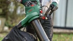 Bosch UniversalGardenTidy 2300 Bladblazer - Op Snoer - 2300 W 26 Bosch UniversalGardenTidy 2300 Bladblazer - Op Snoer - 2300 W -Tuingereedschaps Winkel 1200x675 3