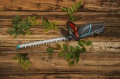 GARDENA - ComfortCut 50/18V-P4A Ready-To-Use Set - Heggenschaar -Tuingereedschaps Winkel 1200x789 2