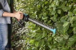 GARDENA - EasyCut 420/45 - Heggenschaar (gemotoriseerd) - Meslengte 45cm - Tandmes Opening 18mm 14 GARDENA - EasyCut 420/45 - Heggenschaar (gemotoriseerd) - Meslengte 45cm - Tandmes Opening 18mm -Tuingereedschaps Winkel 1200x799 100