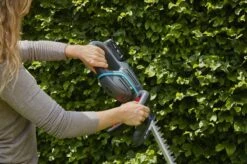 GARDENA - ComfortCut 50/18V-P4A Ready-To-Use Set - Heggenschaar -Tuingereedschaps Winkel 1200x799 113