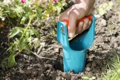 GARDENA Bollenplanter - Diepteaanduiding - Automatische Aardeloslating -Tuingereedschaps Winkel 1200x799 168