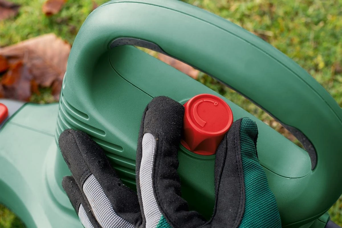 Bosch UniversalGardenTidy 2300 Bladblazer - Op Snoer - 2300 W 8 Bosch UniversalGardenTidy 2300 Bladblazer - Op Snoer - 2300 W - Afbeelding 6