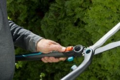 GARDENA - 2 In 1 EnergyCut Heggenschaar - 2.5x Meer Kracht - Totale Lengte 60 Cm -Tuingereedschaps Winkel 1200x799 96