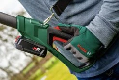 Bosch UniversalHedgePole 18 Heggenschaar Op Steel - Met 18 V Accu En Lader -Tuingereedschaps Winkel 1200x800 140