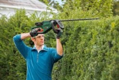Bosch UniversalHedgeCut 18-55 Heggenschaar - Zonder 18V Accu En Oplader 17 Bosch UniversalHedgeCut 18-55 Heggenschaar - Zonder 18V Accu En Oplader -Tuingereedschaps Winkel 1200x800 159