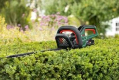 Bosch UniversalHedgeCut 18-50 Heggenschaar - Met 18 V Accu En Lader 19 Bosch UniversalHedgeCut 18-50 Heggenschaar - Met 18 V Accu En Lader -Tuingereedschaps Winkel 1200x800 179