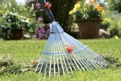 GARDENA Combisysteem Bladhark Hark - Werkbreedte Verstelbaar 30/50 Cm - Aanbevolen Steellengte 130 Cm -Tuingereedschaps Winkel 1200x800 299