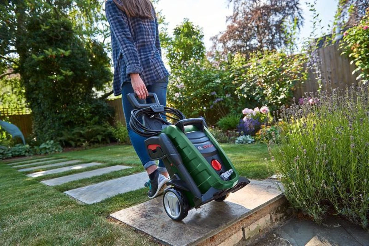 Bosch Universal Aquatak 135 Hogedrukreiniger - Op Snoer - 1900 W - 135 Bar 11 Bosch Universal Aquatak 135 Hogedrukreiniger - Op Snoer - 1900 W - 135 Bar - Afbeelding 9