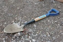 Silverline Mini Spade Met Ronde Kop En Houten Schacht - 70 Cm -Tuingereedschaps Winkel 1200x803 2