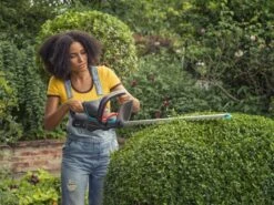 GARDENA - ComfortCut 50/18V-P4A Ready-To-Use Set - Heggenschaar -Tuingereedschaps Winkel 1200x899 5