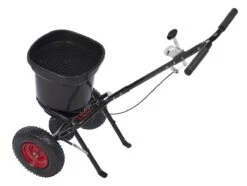 Kreator KRTGR9005 Strooiwagen - 300 Tot 370 Cm Strooibreedte - 23 Liter -Tuingereedschaps Winkel 1200x904 1