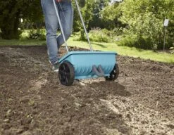 GARDENA - Strooiwagen L - Strooikar - 400m2 - 12.5 Liter -Tuingereedschaps Winkel 1200x933 1