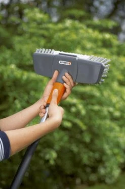 GARDENA Cleansystem Comfort Schrobber - Reinigen Van Paden - Terras - Oprit -Tuingereedschaps Winkel 799x1200 73
