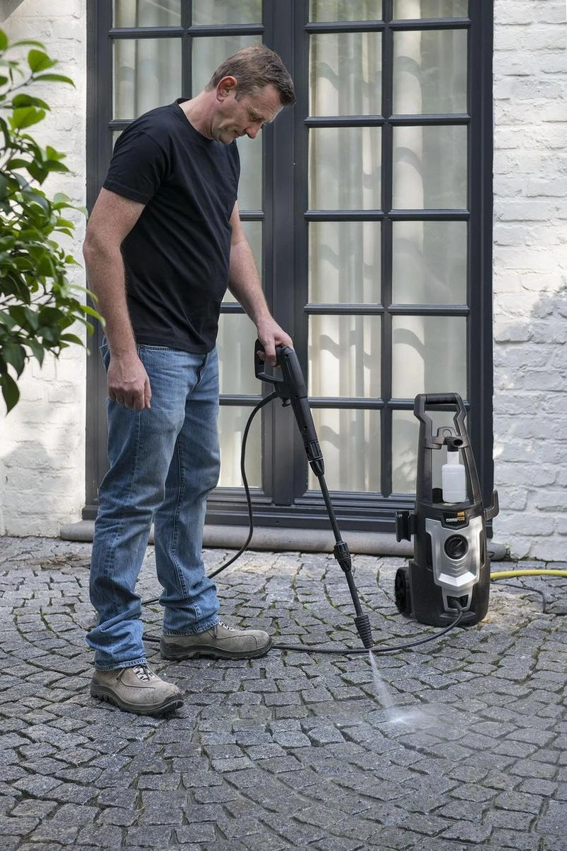 Powerplus POWXG90405 Hogedrukreiniger - 1400W - Max. 110 Bar - 390 L/h - Incl. 5m Slang En Accessoires - Excl. Terrasreiniger - Reiniger Voor Auto, Fiets En Meubelen 7 Powerplus POWXG90405 Hogedrukreiniger - 1400W - Max. 110 Bar - 390 L/h - Incl. 5m Slang En Accessoires - Excl. Terrasreiniger - Reiniger Voor Auto, Fiets En Meubelen - Afbeelding 5