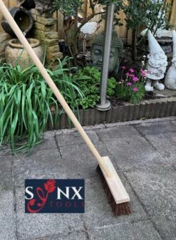 Synx Tools Bezem - Stadsbezem 30 Cm - Buitenveger - Veger - Steel 120 Cm - Harde Natuurvezels - Straatbezem - Bezems - Buitenbezem - Tuinbezem 7 Synx Tools Bezem - Stadsbezem 30 Cm - Buitenveger - Veger - Steel 120 Cm - Harde Natuurvezels - Straatbezem - Bezems - Buitenbezem - Tuinbezem -Tuingereedschaps Winkel 880x1200 3